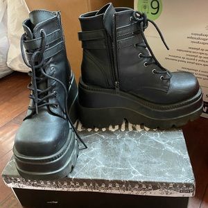 Demona shaker-52 platforms